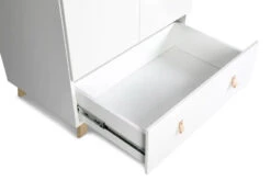 Babykamer Romy: Ledikant, Commode & 2-Deurskast 10 Babykamer Romy: Ledikant, Commode & 2-Deurskast -Bekende Babyartikelen Winkel 2 deurskast romy 5