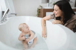 Angelcare Soft-Touch Blauw Badring AC-BR01-AQU -Bekende Babyartikelen Winkel Angelcare Soft Touch Badring sfeer foto2