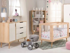Babykamer Marloes Naturel: Ledikant & Commode