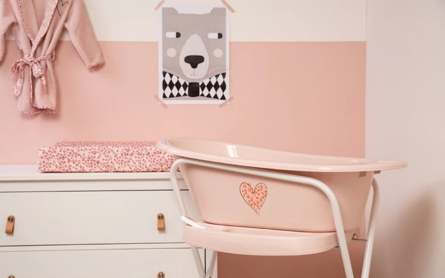 Bebe-Jou Mellow Rose 98 cm Click Badstandaard 2200056 Bébé-jou Bebe-Jou Mellow Rose 98 Cm Click Badstandaard 2200056 -Bekende Babyartikelen Winkel bebe jou leopard pink click badje 4 1