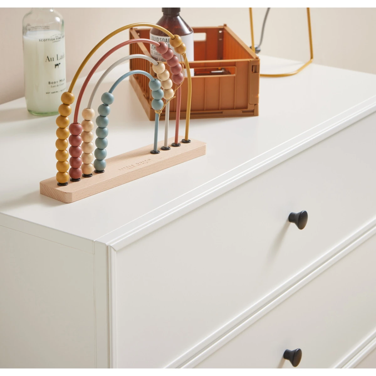 Bellamy Lumi White Babykamer: Ledikant/Juniorbed en Commode Bellamy Lumi White Babykamer: Ledikant/Juniorbed En Commode -Bekende Babyartikelen Winkel bellamy lumi white commode lubikomo 5 1