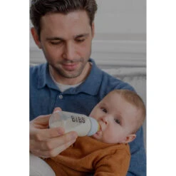 Bibs Sage 225 Ml Glazen Fles 5014250 12 Bibs Sage 225 Ml Glazen Fles 5014250 -Bekende Babyartikelen Winkel bibs ss22 babyglassbottle lifestyle model 17