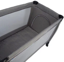 Ding Estilo Melee Grey Ledikant En Reisbedje -Bekende Babyartikelen Winkel campingbed mamaloes grey linen