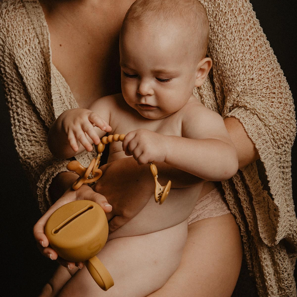 Suavinex Essence Mustard Silicone Speenhouder SXSEZ00081412 Suavinex Essence Mustard Silicone Speenhouder SXSEZ00081412 -Bekende Babyartikelen Winkel colour essence soother case mango 3 3