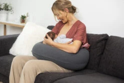 Doomoo Buddy Classic Anthracite Voedingskussen B12 -Bekende Babyartikelen Winkel doomoo buddy classic anthracite voedingskussen b12 21