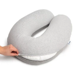 Doomoo Buddy Classic Light Grey Voedingskussenhoes BC B01 -Bekende Babyartikelen Winkel doomoo buddy classic light grey voedingskussenhoes bc b01.3