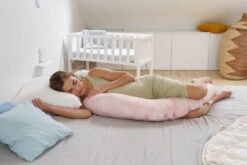 Doomoo Buddy Misty Pink Voedingskussenhoes BC B61 -Bekende Babyartikelen Winkel doomoo buddy misty pink voedingskussen b61 2 1