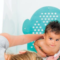 Infantino 2-in-1 Badmatje En Badspeeltjeshouder BK-205027 -Bekende Babyartikelen Winkel infantino 2 in 1 badmatje en badspeeltjeshouder 3