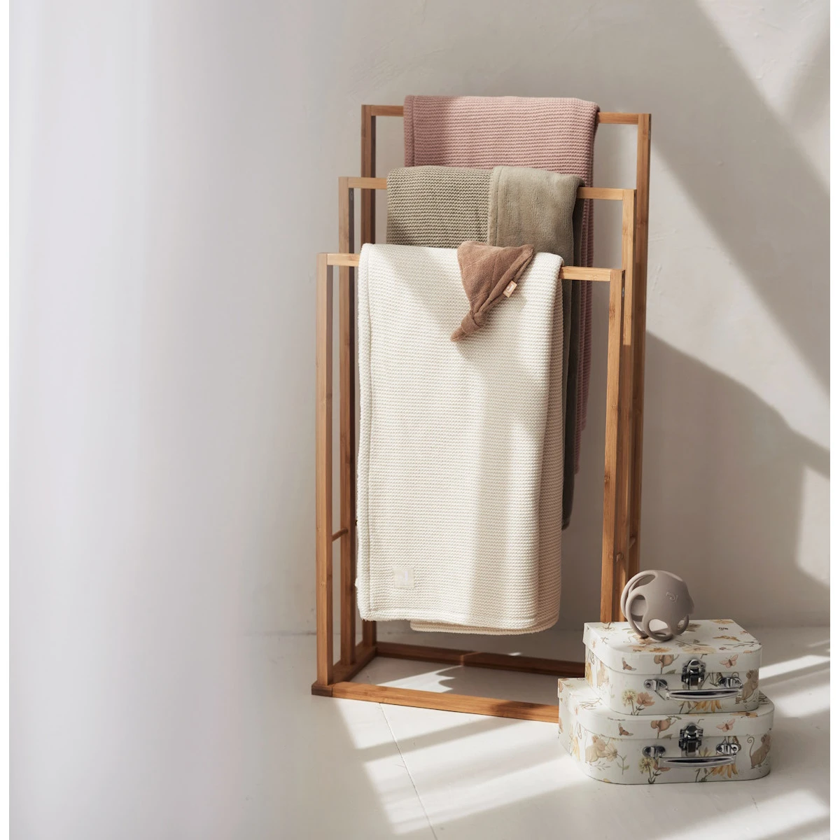 Jollein Basic Knit Wild Rose / Fleece 100 X 150 Cm Ledikantdeken 517-522-67068 -Bekende Babyartikelen Winkel jollein basic knit wild rose fleece 100 x 150 cm ledikantdeken 517 522 67068 2