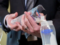 Lansinoh 50 Stuks Moedermelk Bewaarzakjes 40056 -Bekende Babyartikelen Winkel lansinoh bewaarzakjes voor moedermelk4 1