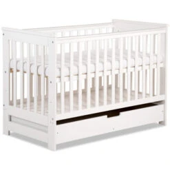 Babykamer Lieke Wit: Ledikant & Commode -Bekende Babyartikelen Winkel ledikant lieke wit 60x120 cm 1