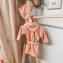 MamaLoes Konijn 1-2 Jaar Badjas ML 5333 7 MamaLoes Konijn 1-2 Jaar Badjas ML 5333 -Bekende Babyartikelen Winkel mamaloes konijn 0 1 jaar badjas ml 5033 sfeer 02 1