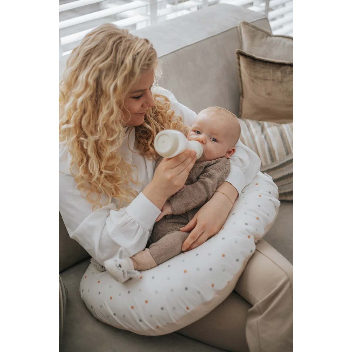 MamaLoes Berry Branch Medium Voedingskussen ML2061 MamaLoes Berry Branch Medium Voedingskussen ML2061 -Bekende Babyartikelen Winkel mamaloes stippen medium voedingskussen ml020303 10