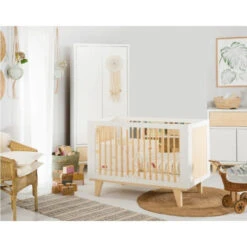 Babykamer Nieke: Ledikant, Commode & 2-Deurskast