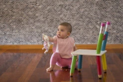 Silly Billyz Towel Dusty Blue Messy Eater Slab 117319 4 Silly Billyz Towel Dusty Blue Messy Eater Slab 117319 -Bekende Babyartikelen Winkel silly billy slab sfeer 2