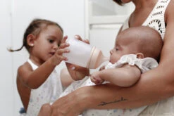 Suavinex Zero.Zero Anti-Colic Slow Flow Zuigfles 180ml SXZBRF051118 -Bekende Babyartikelen Winkel suavinex zer .zer anti colic zuigfles 7 1