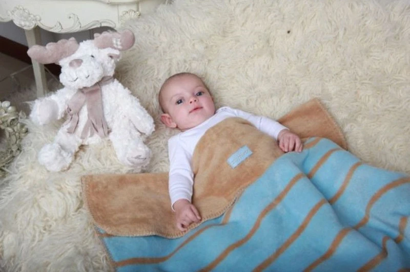 Zaffiro Grijs & Roze Gestreept 100 x 150 cm Ledikantdeken 15403 Zaffiro Grijs & Roze Gestreept 100 X 150 Cm Ledikantdeken 15403 -Bekende Babyartikelen Winkel zaffiro deken 4