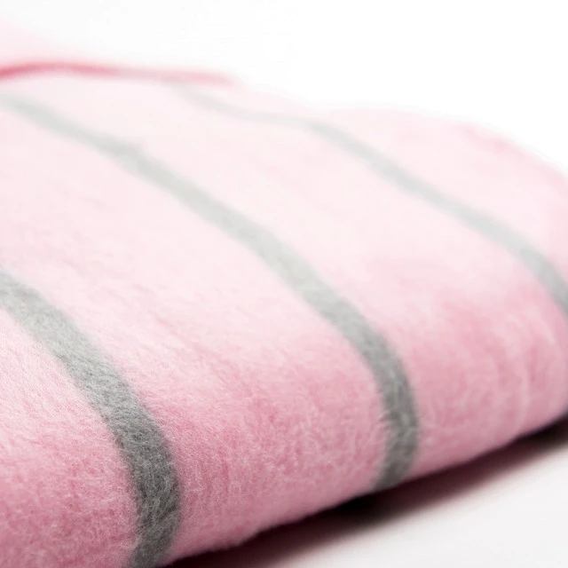 Zaffiro Grijs & Roze Gestreept 100 x 150 cm Ledikantdeken 15403 Zaffiro Grijs & Roze Gestreept 100 X 150 Cm Ledikantdeken 15403 -Bekende Babyartikelen Winkel